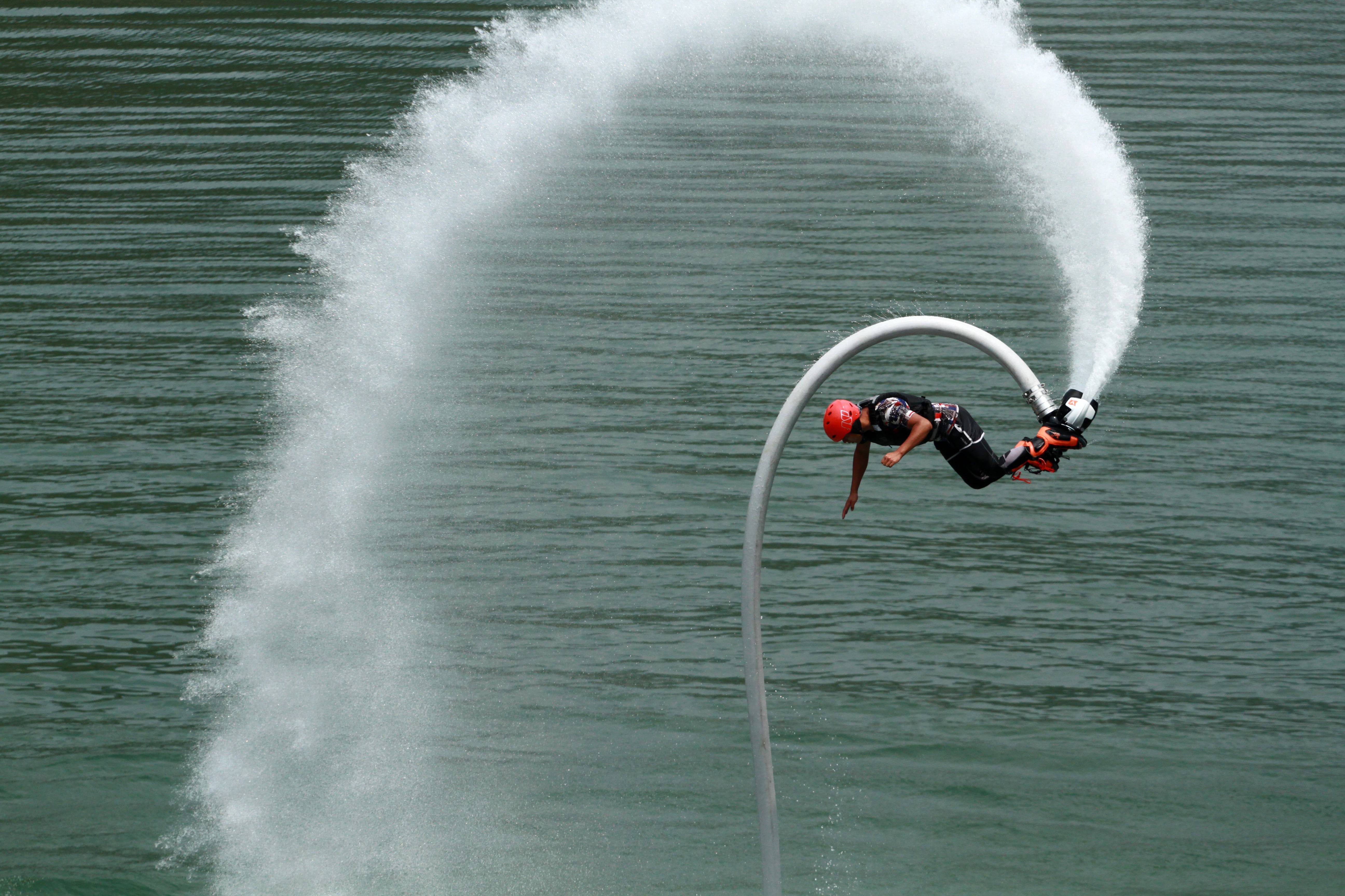 竞技场上高空飞人,赛场风云激情迸发 竞技场上高空飞人,赛场风云激情迸发