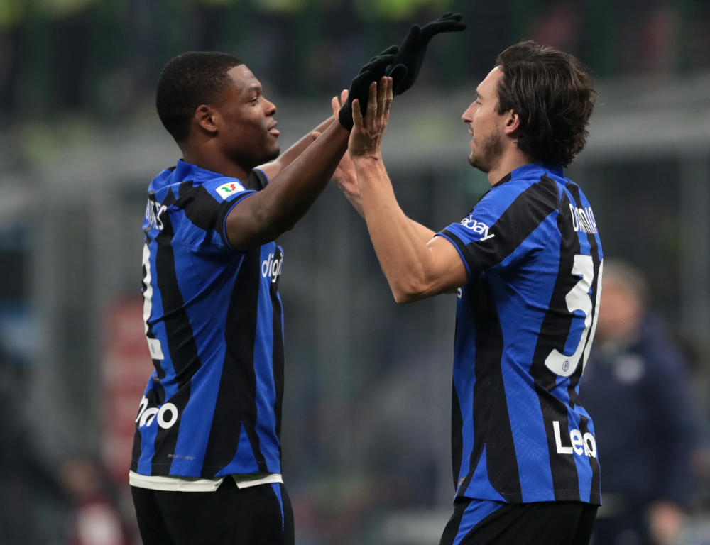 包含尤文图斯队再遭陷阱，必须谨慎应对的词条