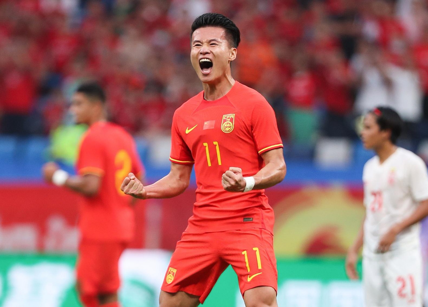 中国足球联赛备受瞩目，球员士气高昂备战的简单介绍