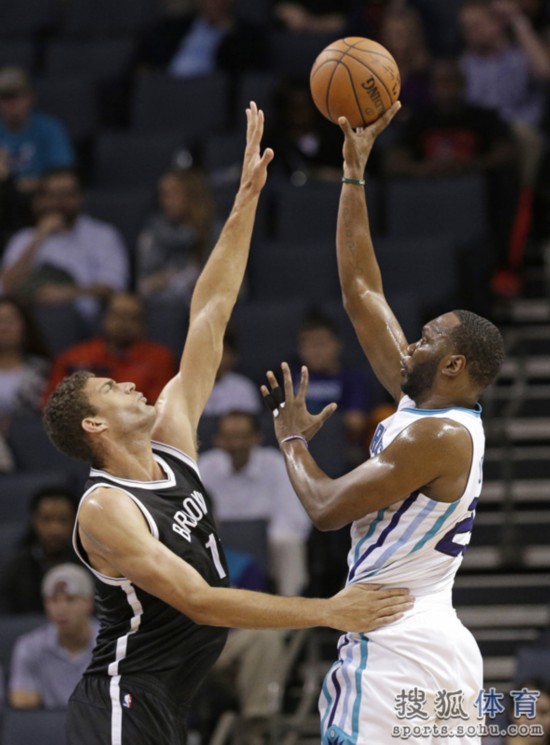 关于黄蜂不敌篮网，杰弗森拿下两双助攻不足以逆转战局的信息